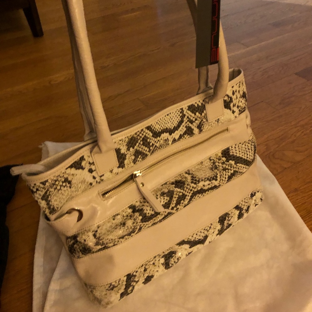 NWT innue white leather bag